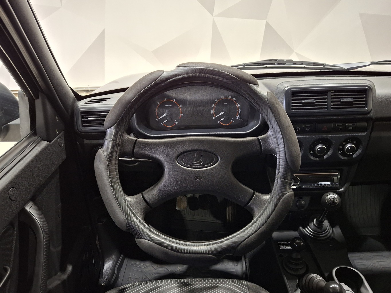 LADA NIVA TRAVEL