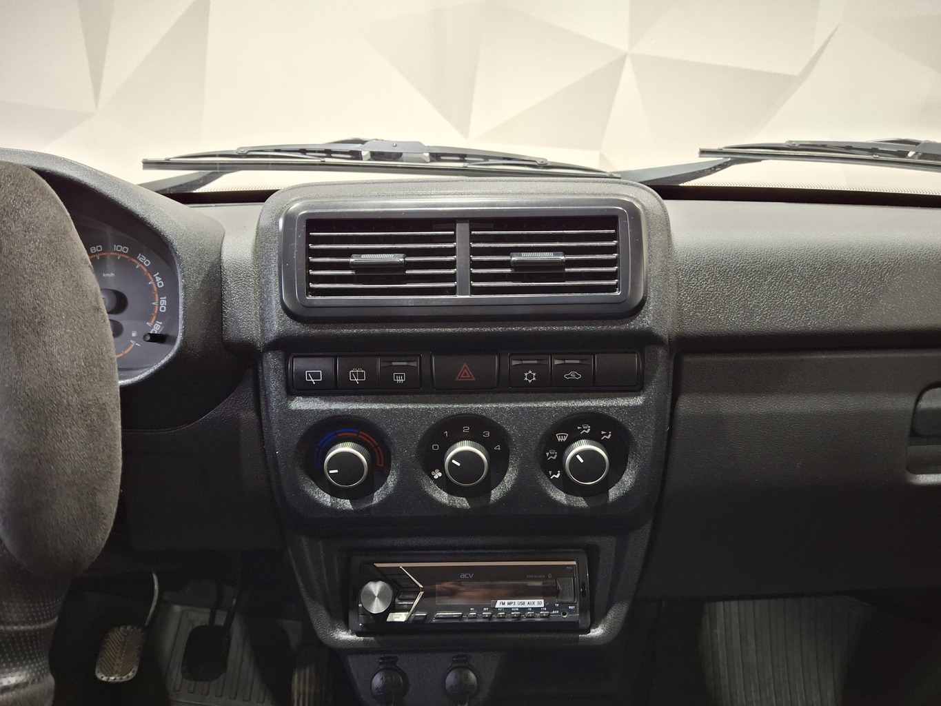 LADA NIVA TRAVEL