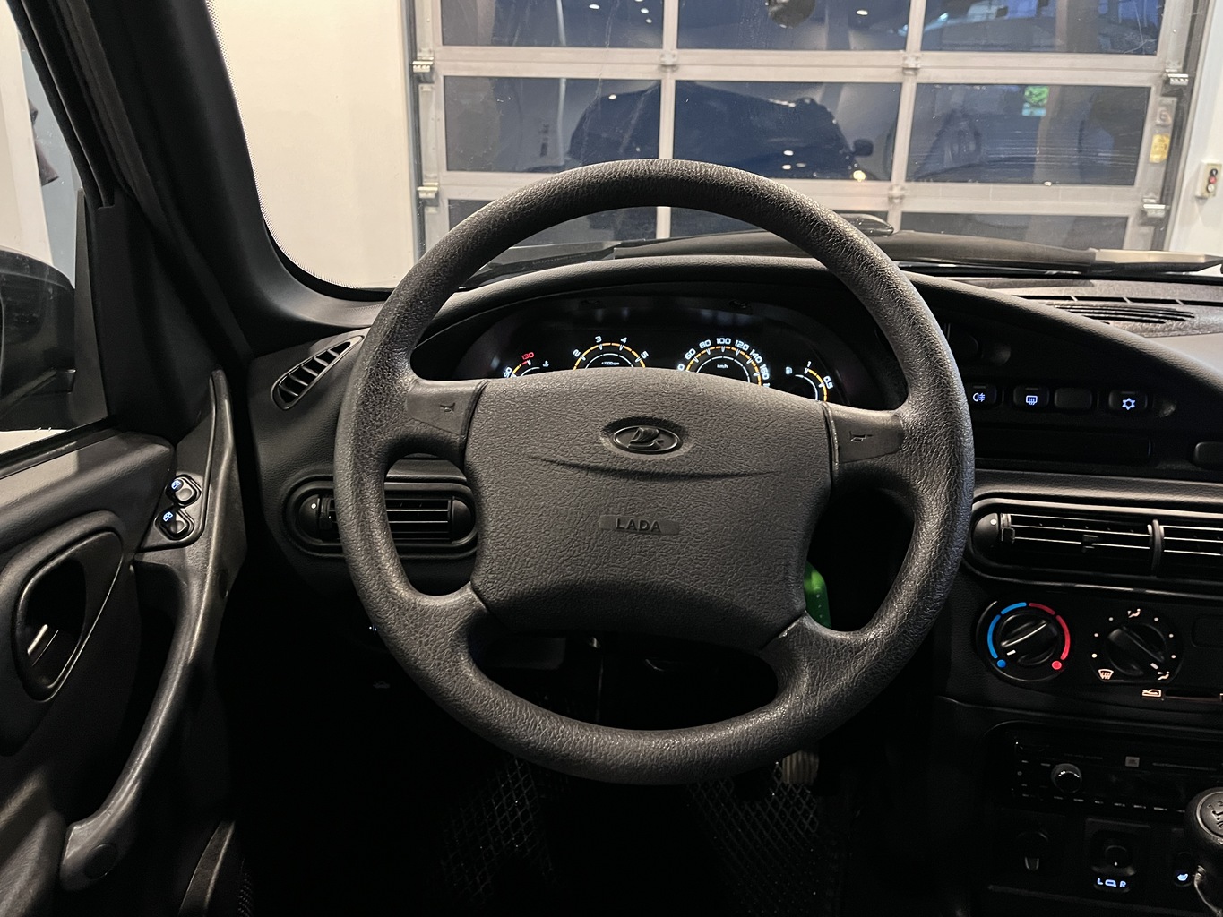 LADA NIVA TRAVEL