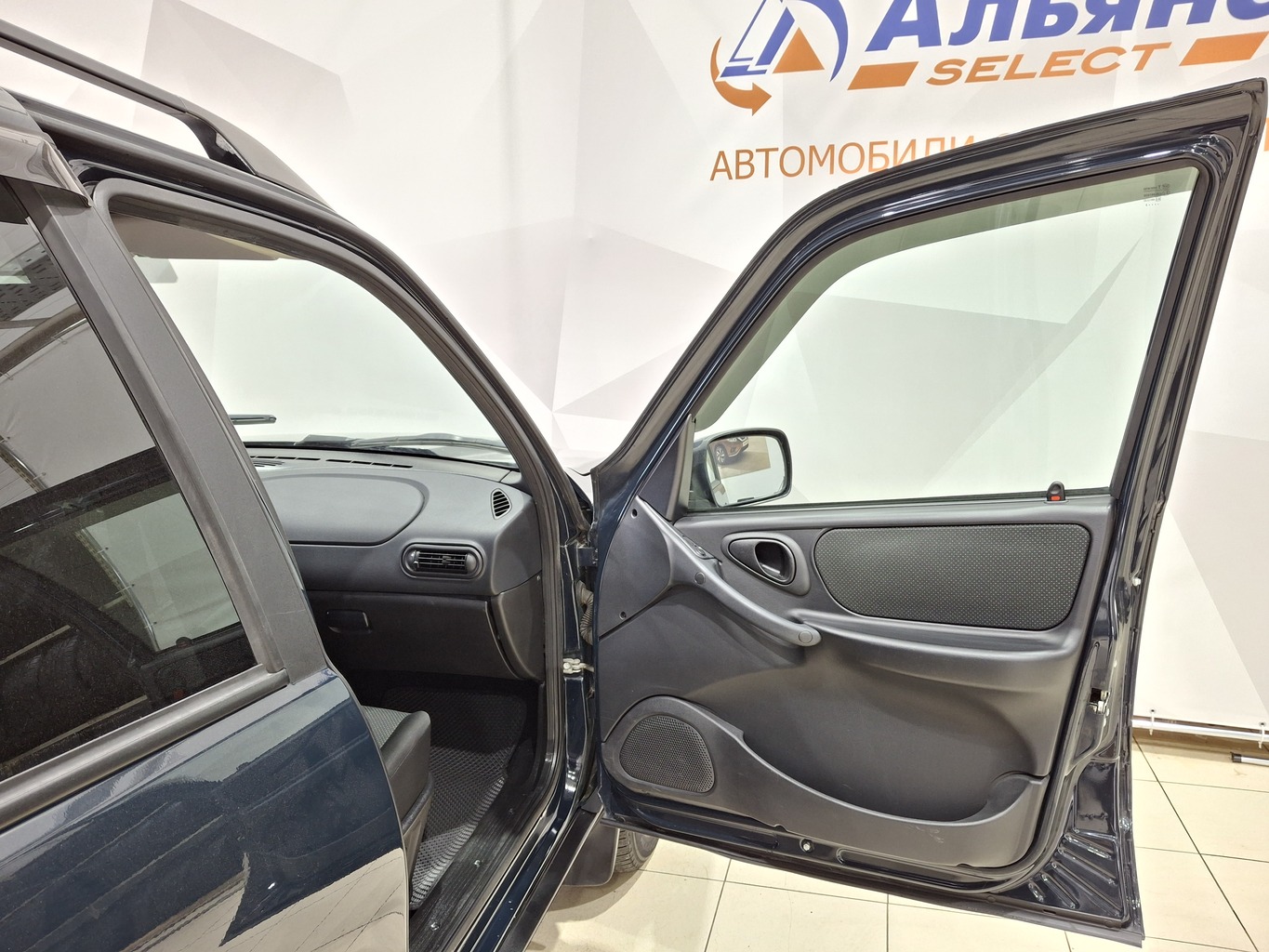 LADA NIVA TRAVEL