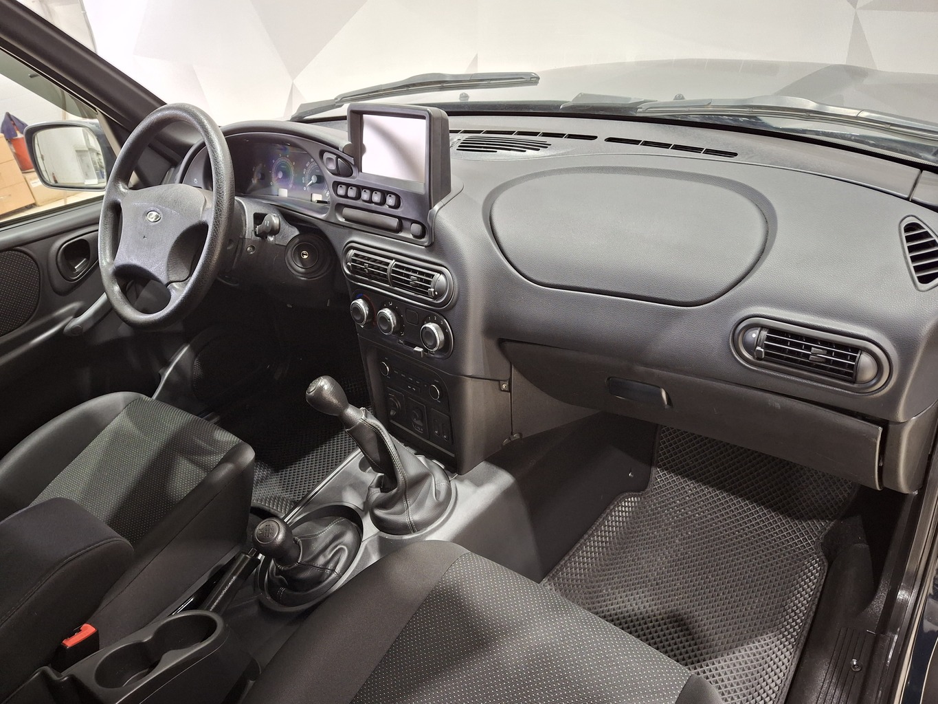 LADA NIVA TRAVEL