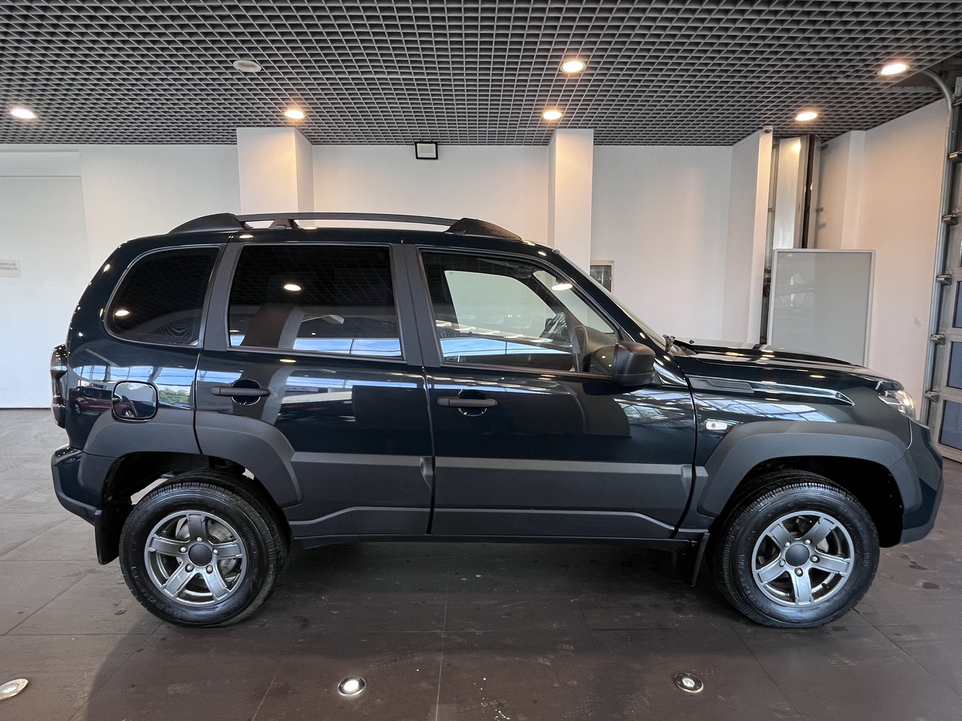 LADA NIVA TRAVEL