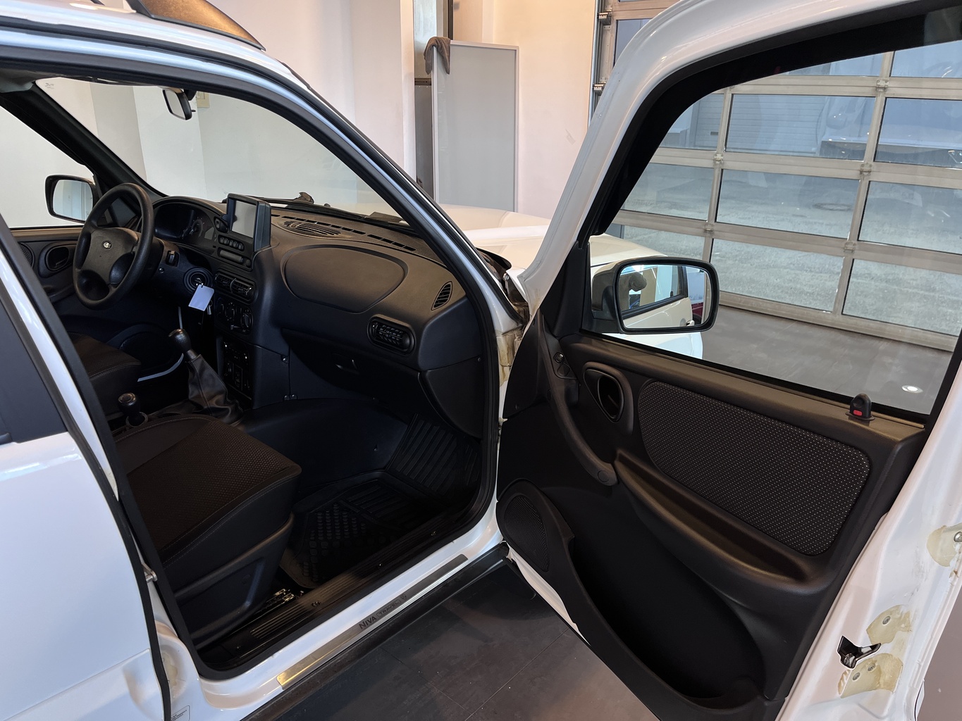 LADA NIVA TRAVEL
