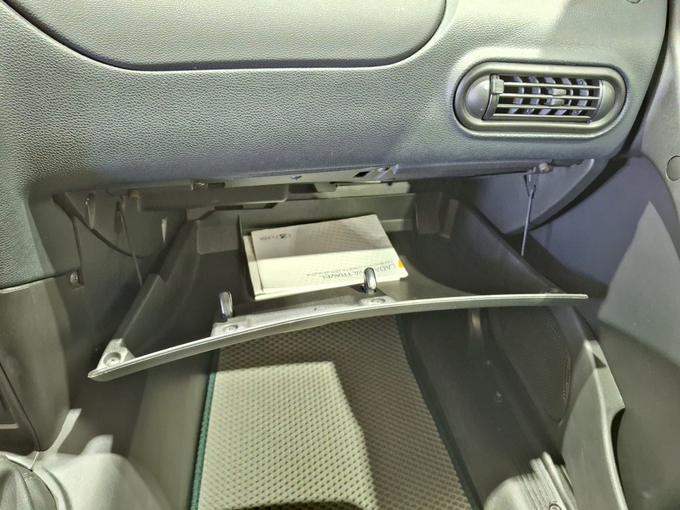 LADA NIVA TRAVEL