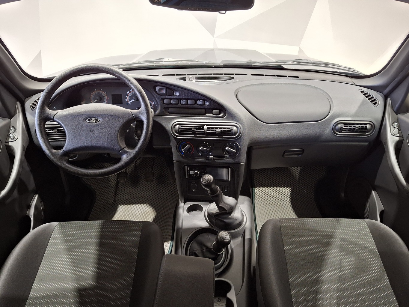 LADA NIVA TRAVEL