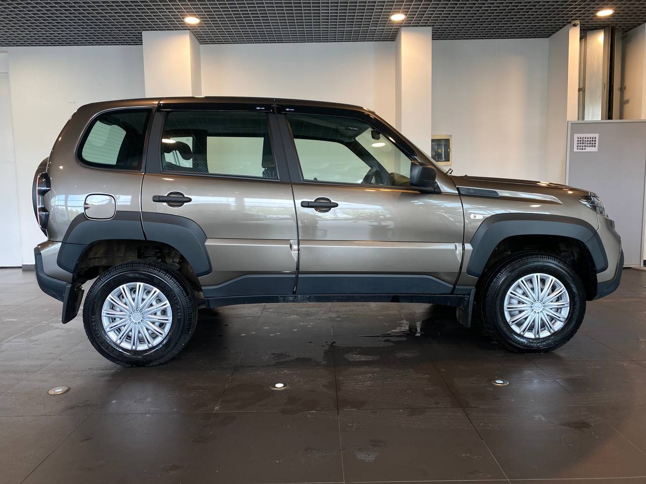 LADA NIVA TRAVEL