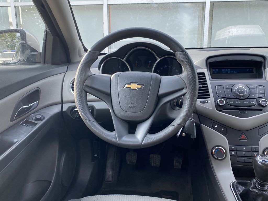 CHEVROLET CRUZE