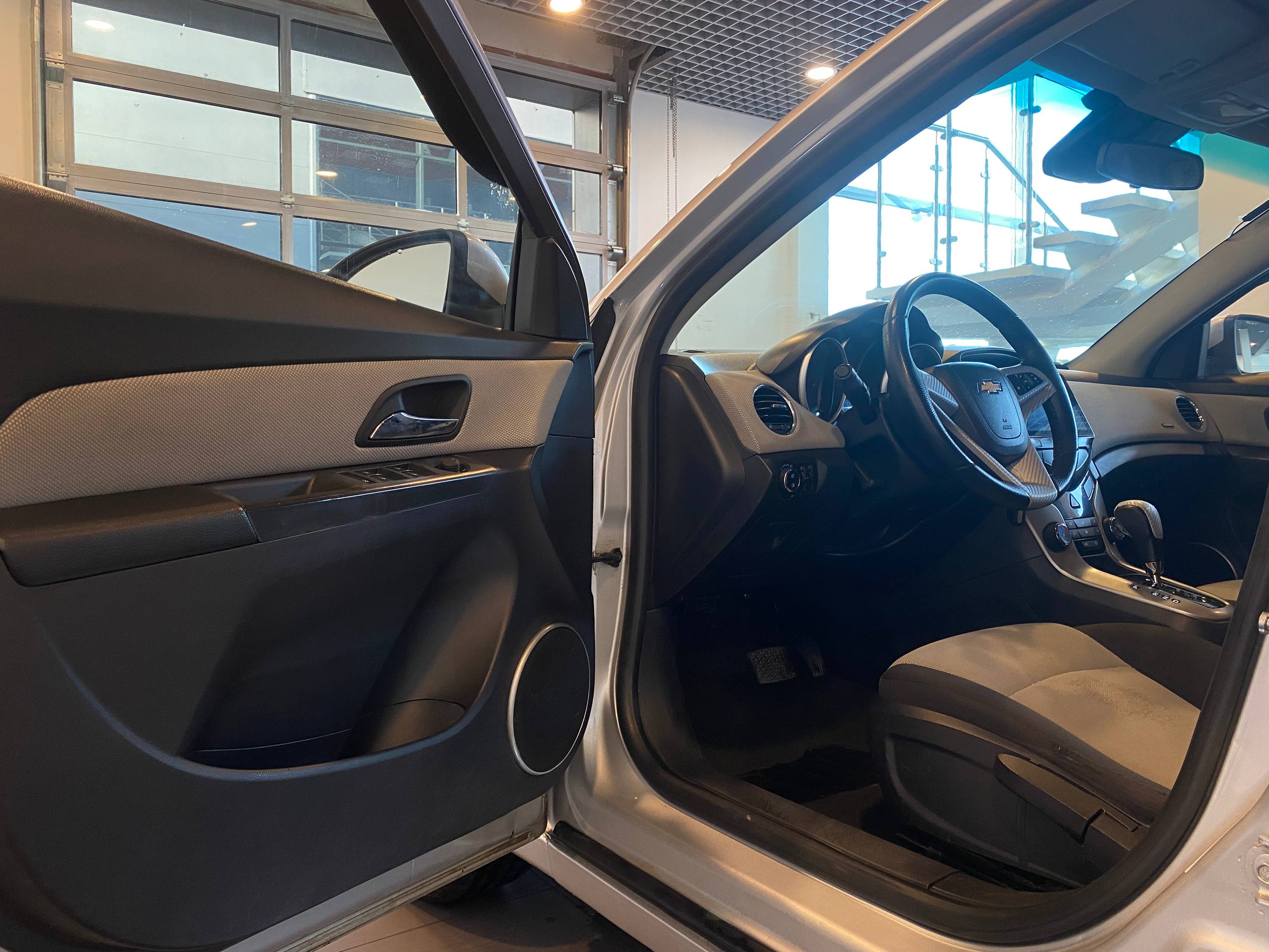 CHEVROLET CRUZE