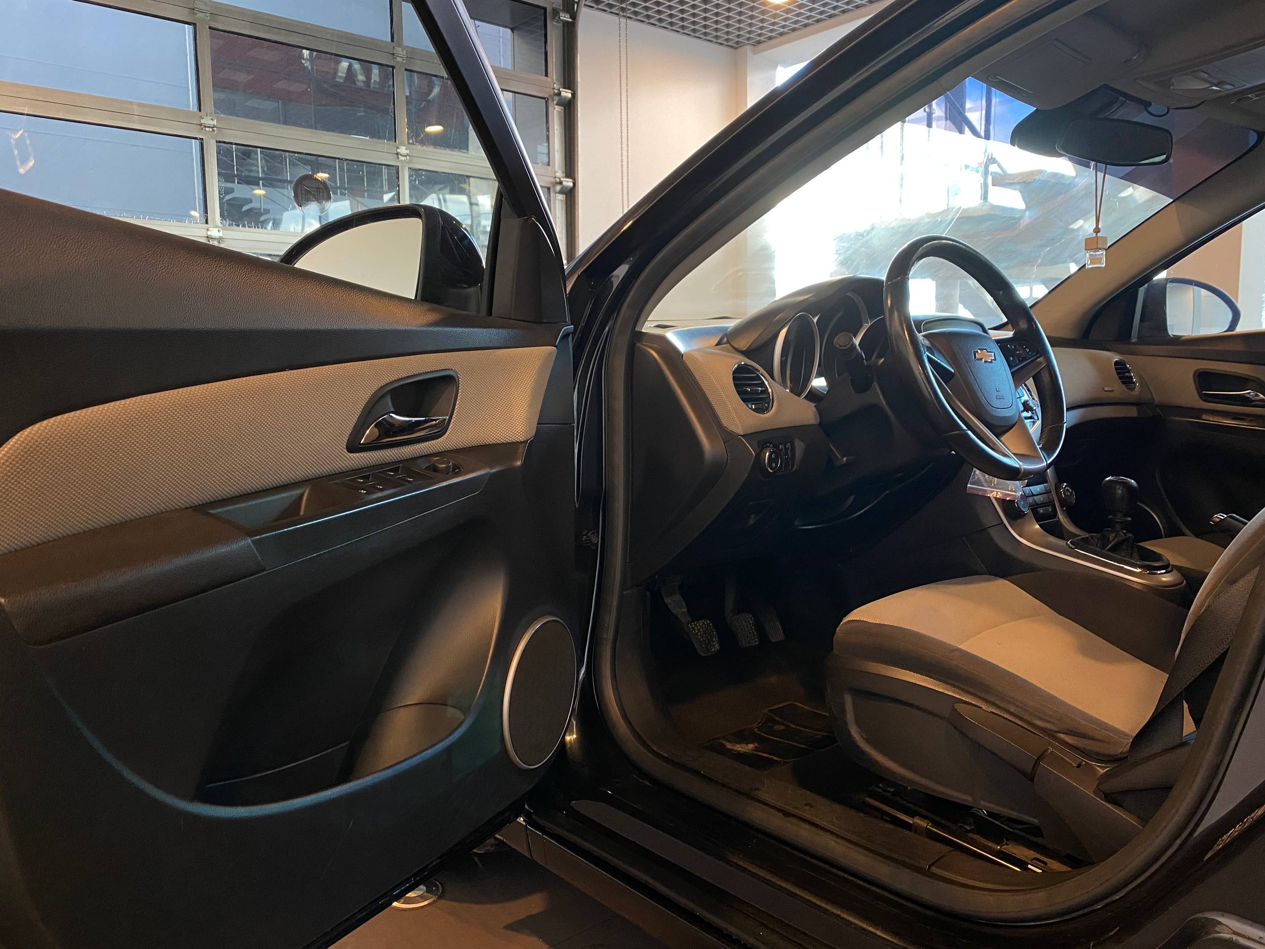 CHEVROLET CRUZE