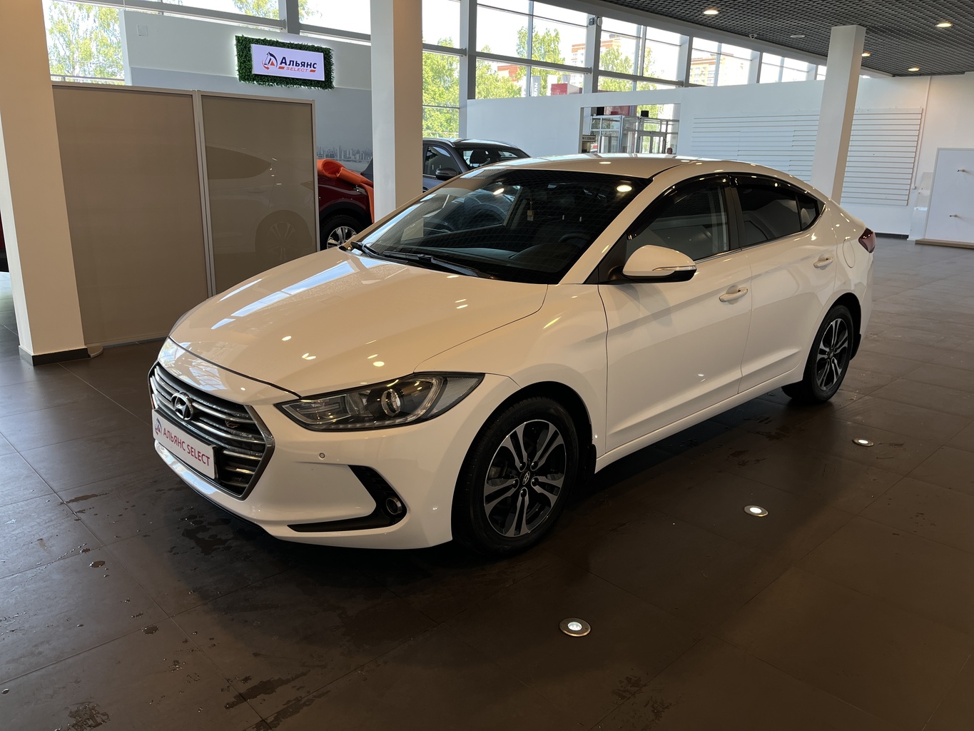 HYUNDAI ELANTRA