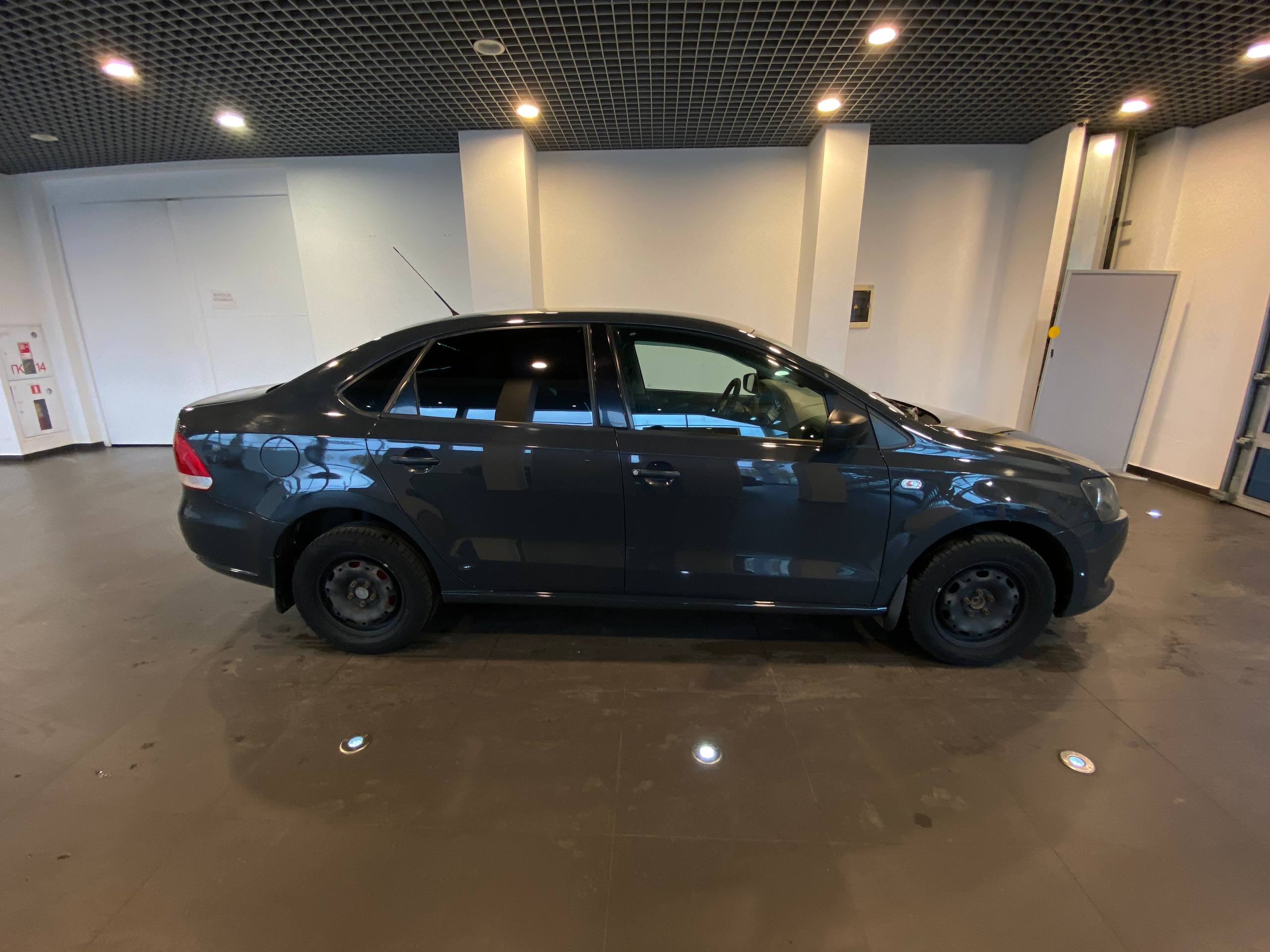 VOLKSWAGEN POLO