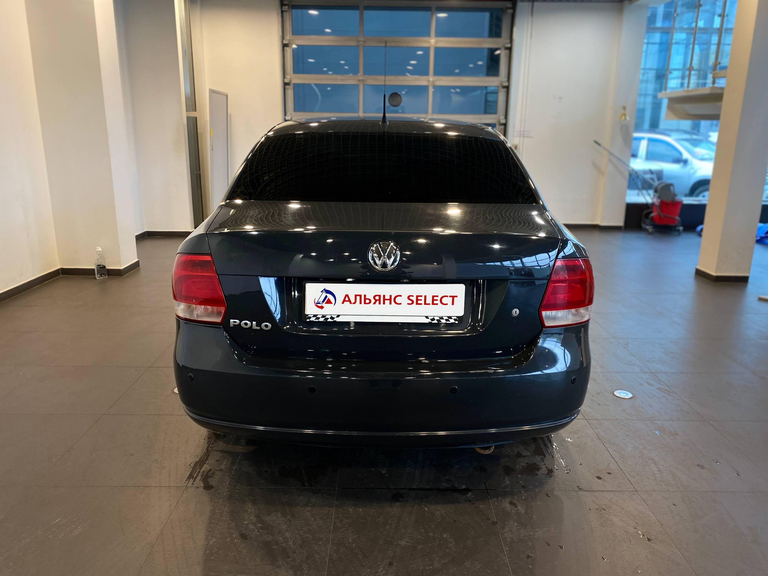 VOLKSWAGEN POLO