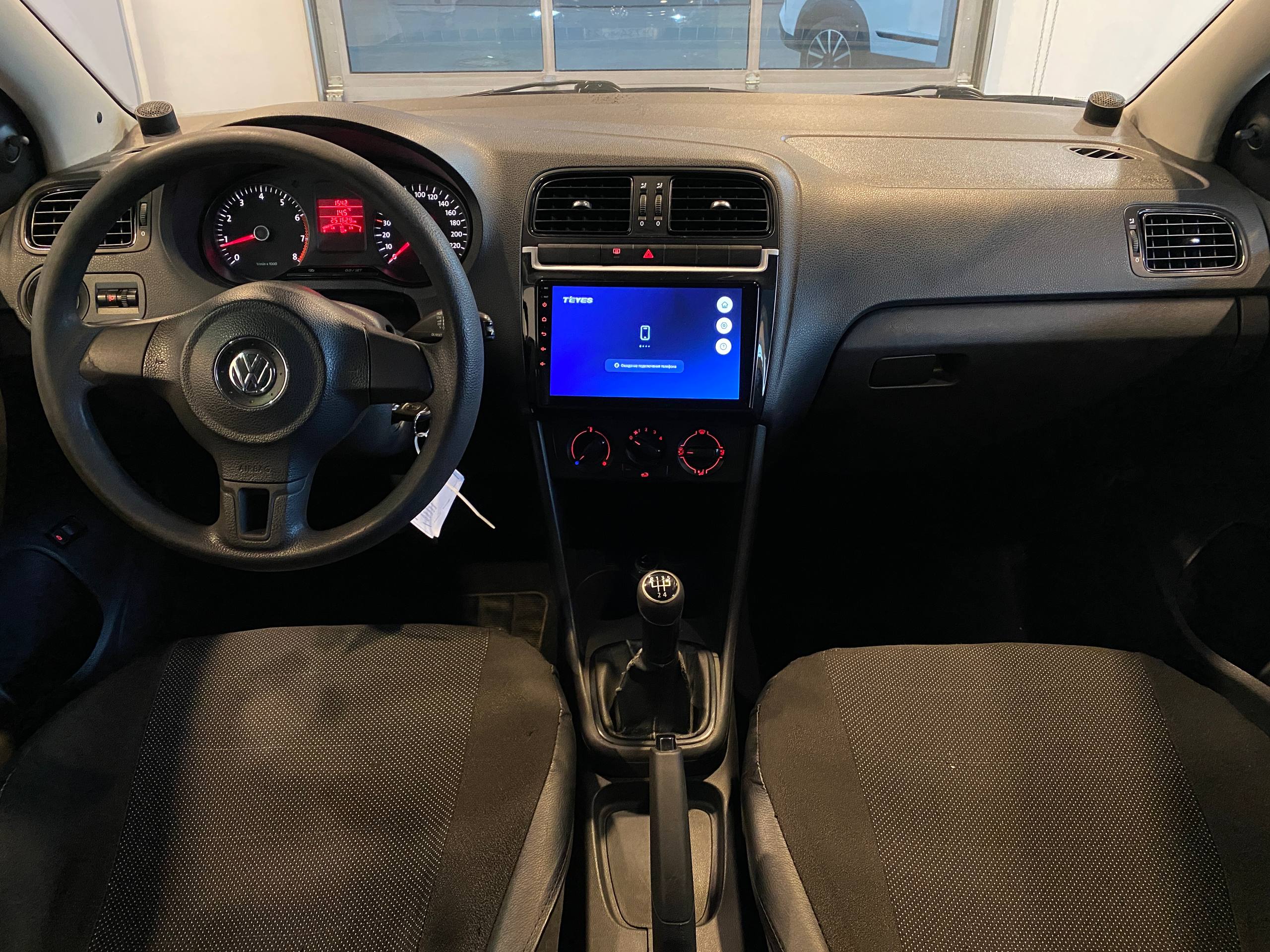VOLKSWAGEN POLO