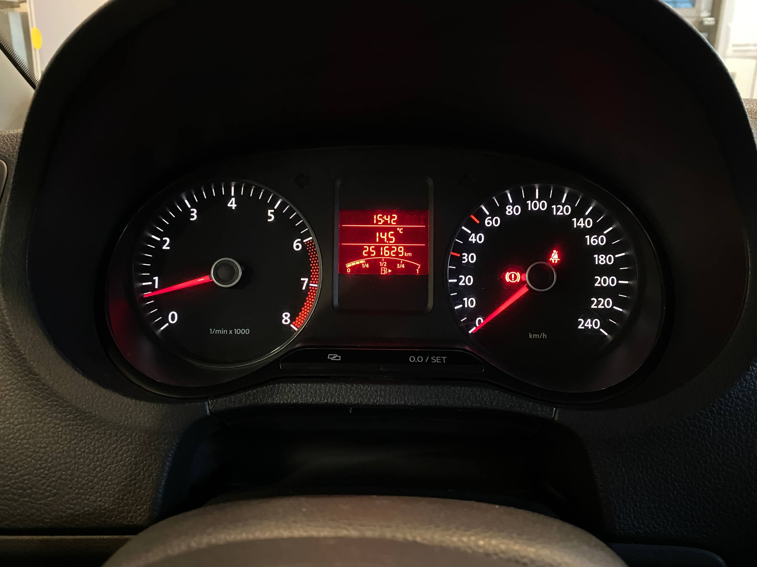 VOLKSWAGEN POLO
