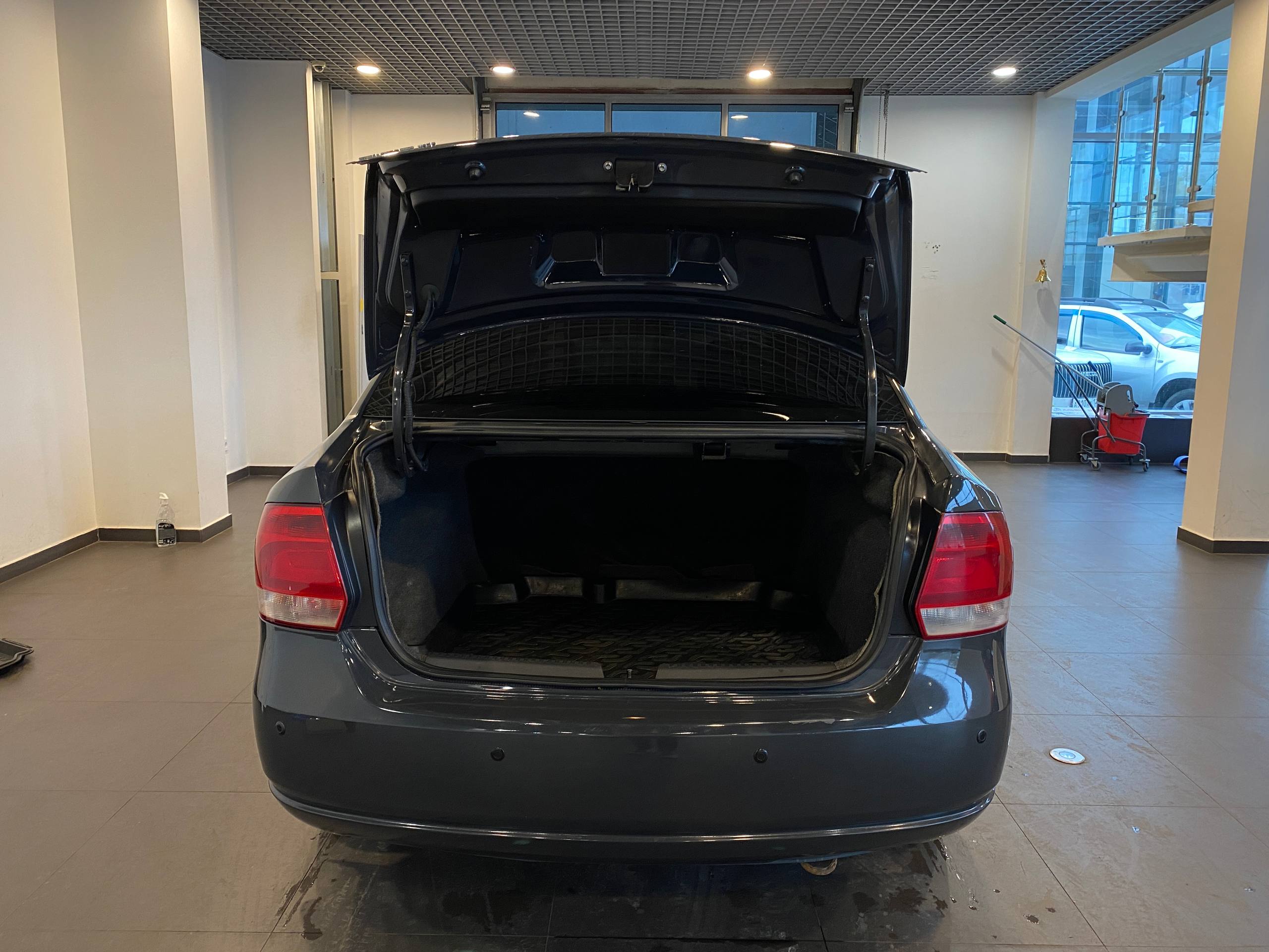 VOLKSWAGEN POLO
