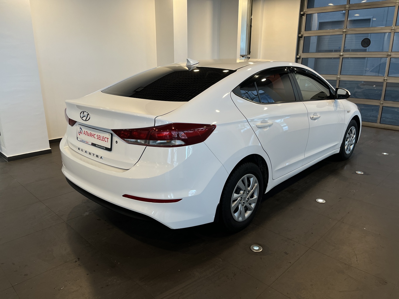 HYUNDAI ELANTRA