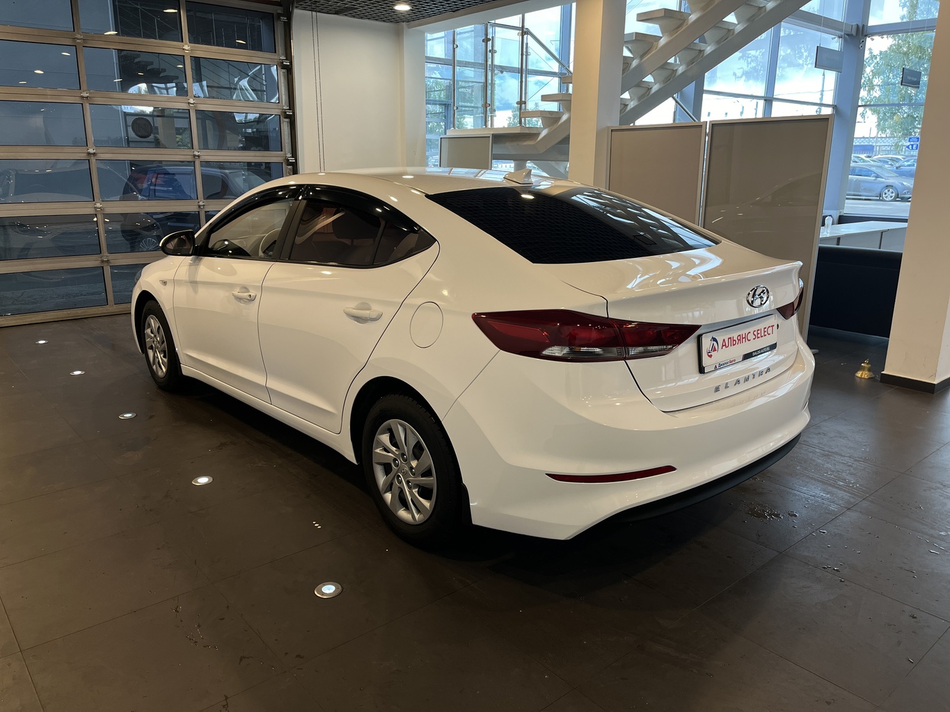 HYUNDAI ELANTRA