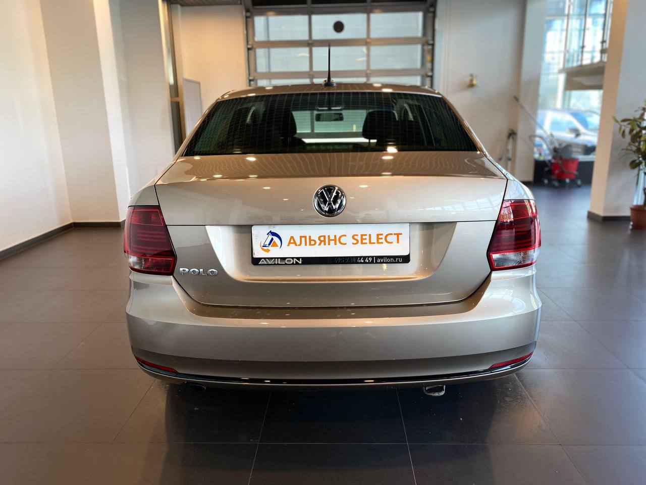 VOLKSWAGEN POLO