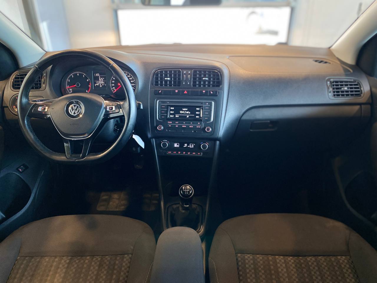 VOLKSWAGEN POLO