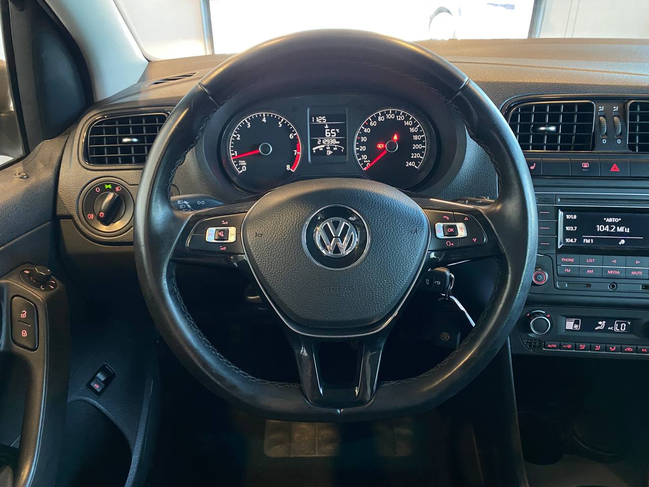 VOLKSWAGEN POLO