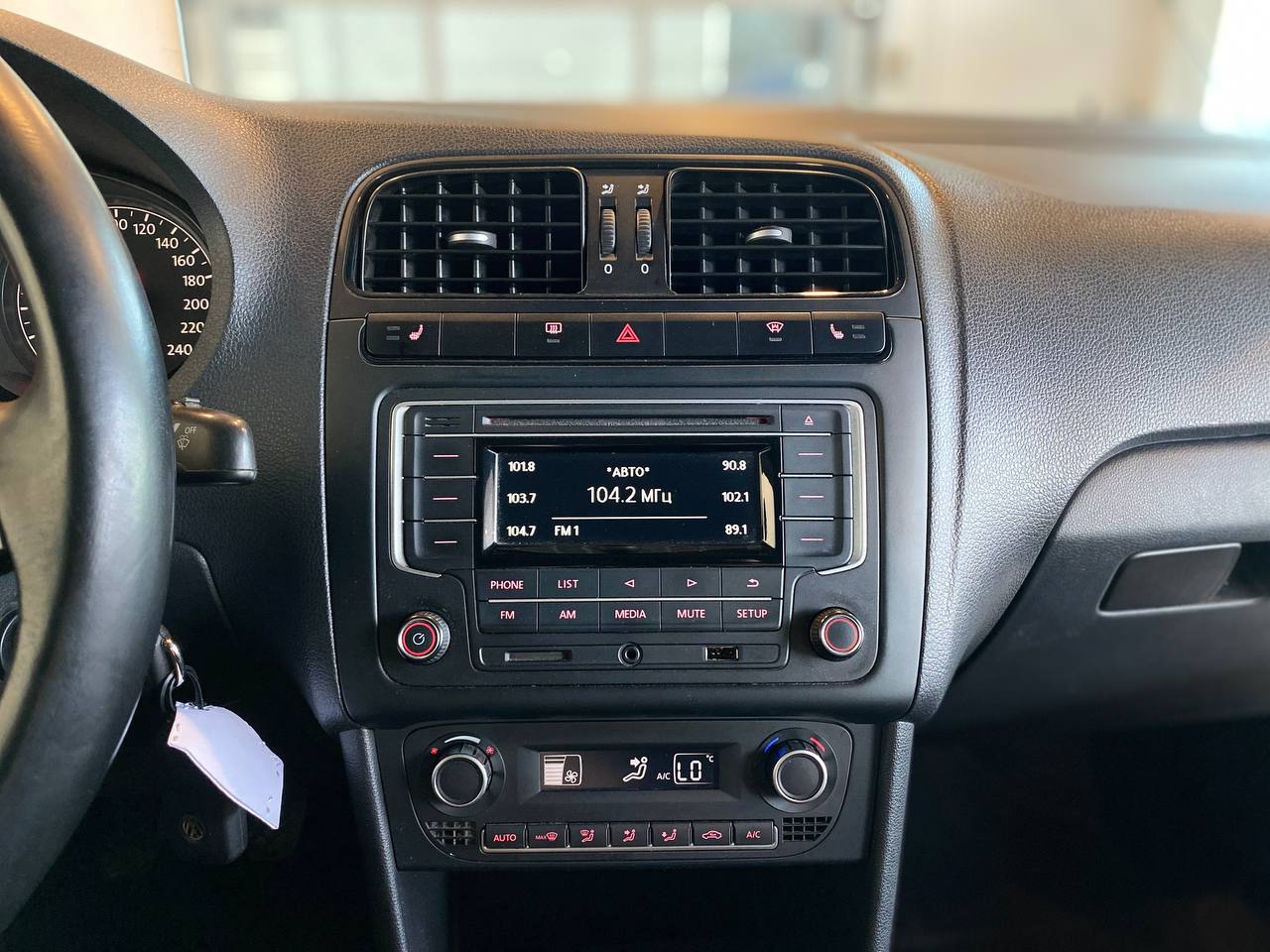 VOLKSWAGEN POLO