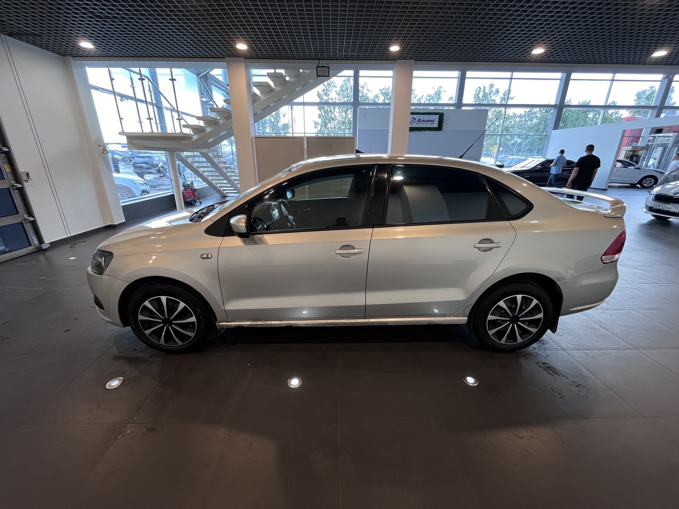 VOLKSWAGEN POLO