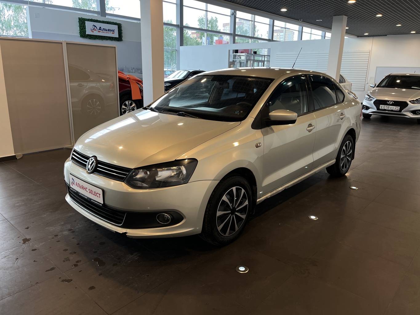 VOLKSWAGEN POLO