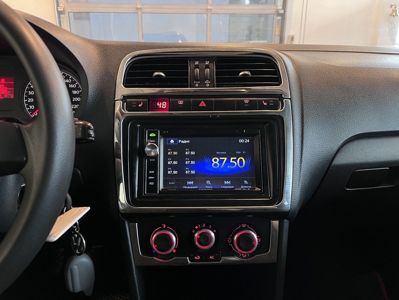 VOLKSWAGEN POLO
