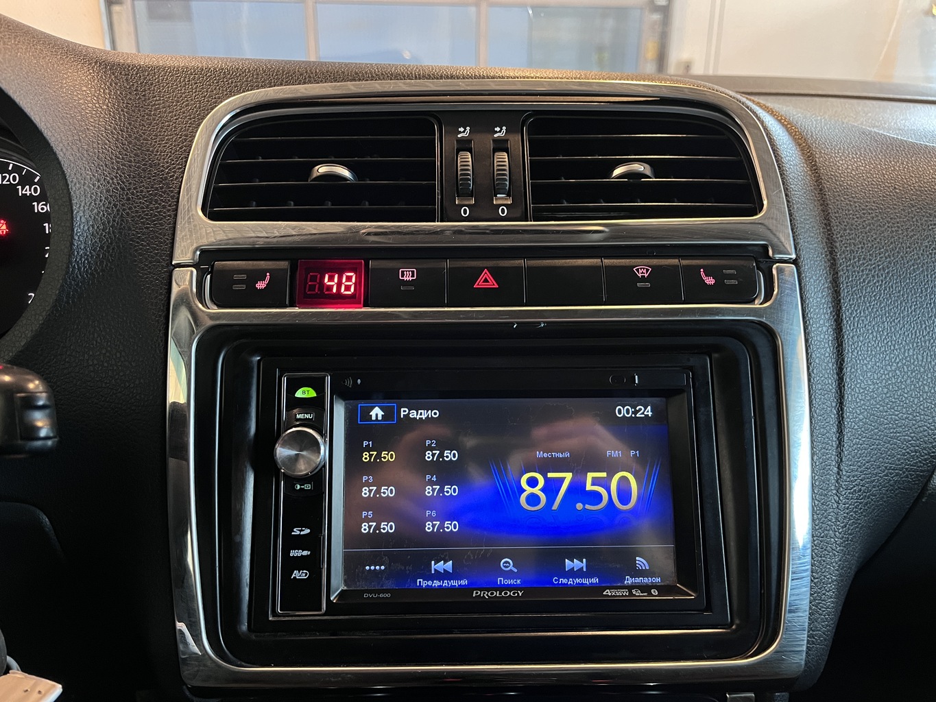 VOLKSWAGEN POLO