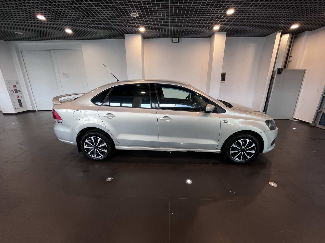 VOLKSWAGEN POLO