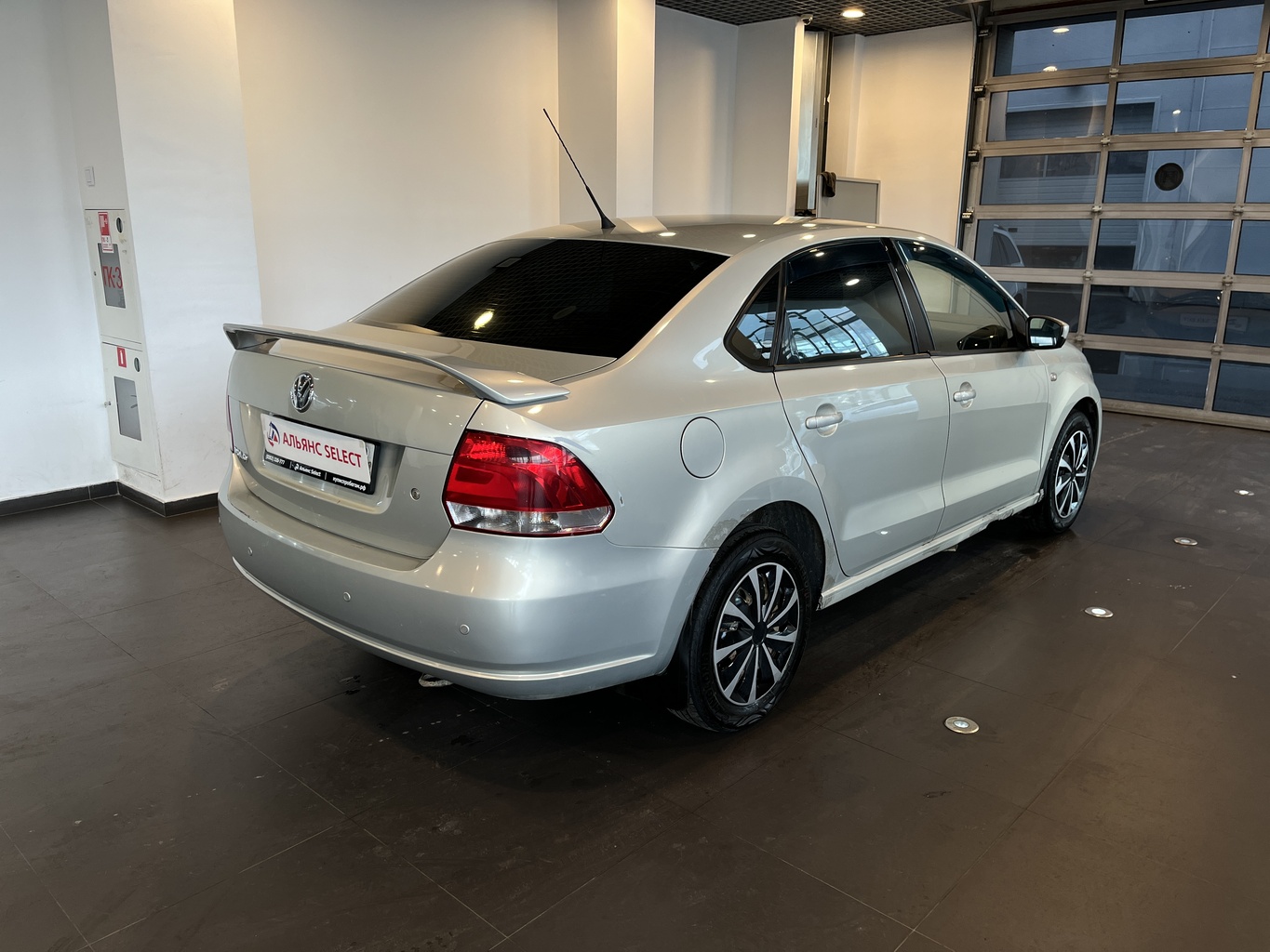 VOLKSWAGEN POLO