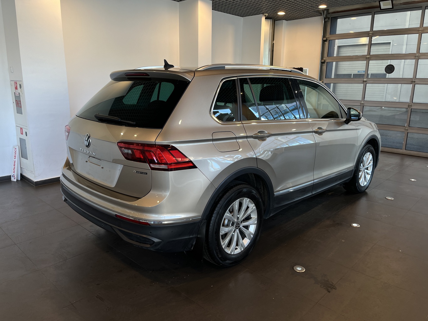 VOLKSWAGEN TIGUAN