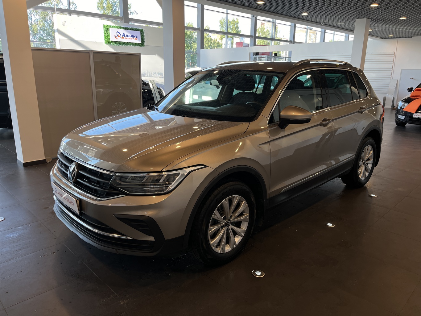 VOLKSWAGEN TIGUAN