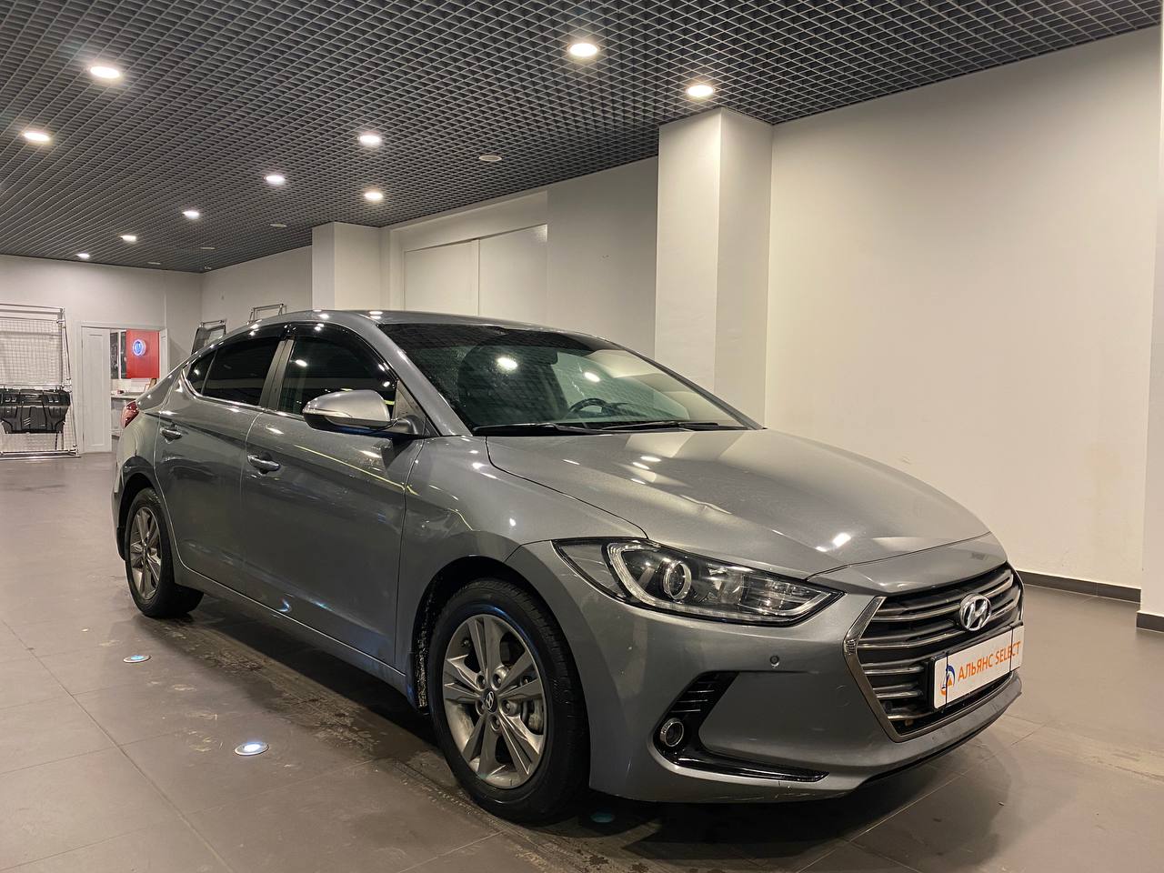 HYUNDAI ELANTRA