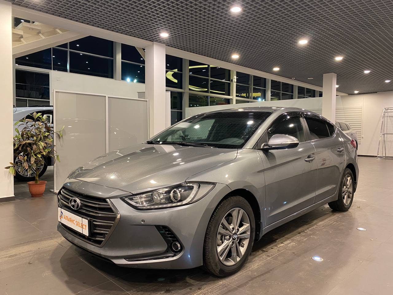 HYUNDAI ELANTRA