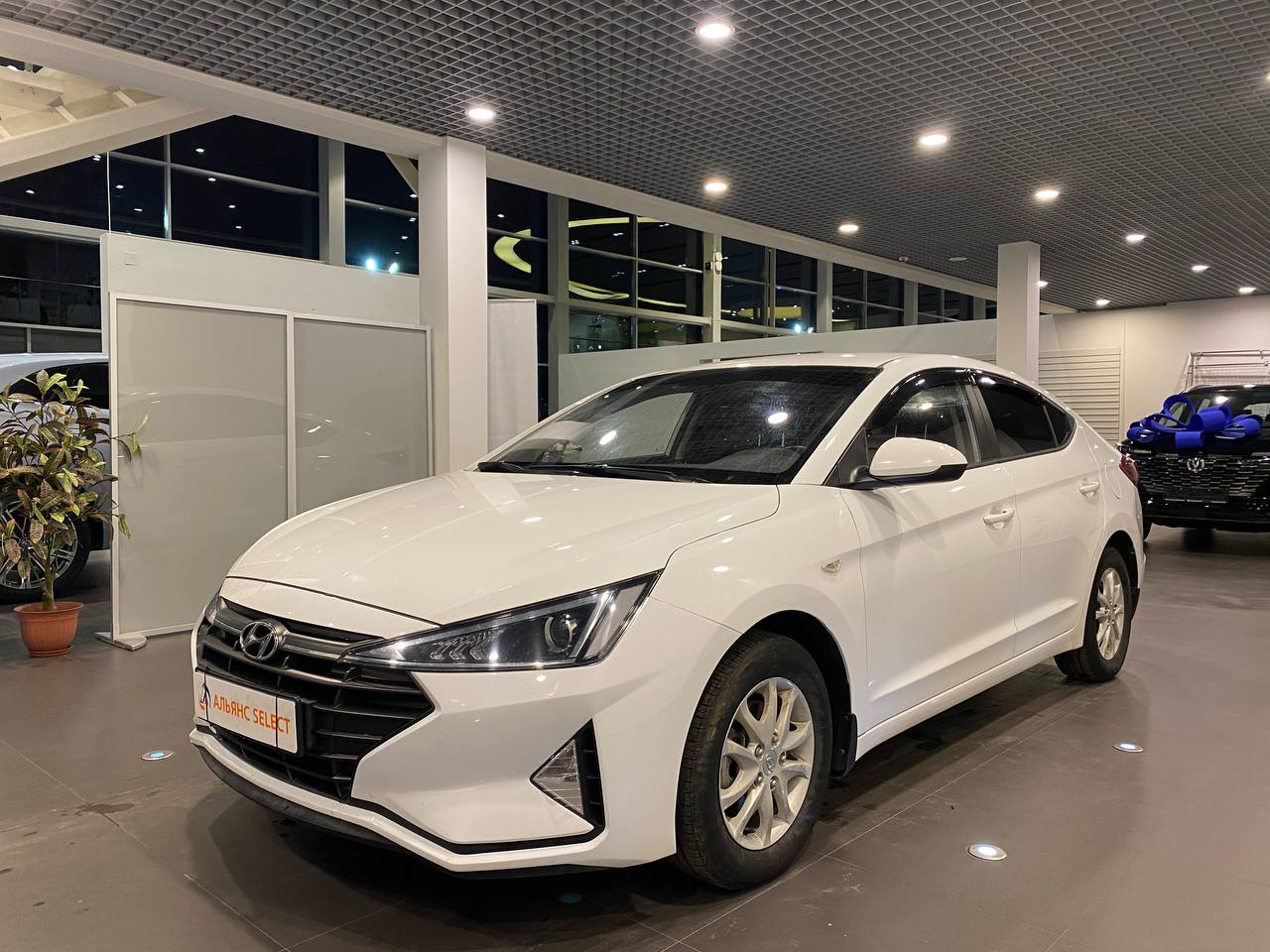 HYUNDAI ELANTRA