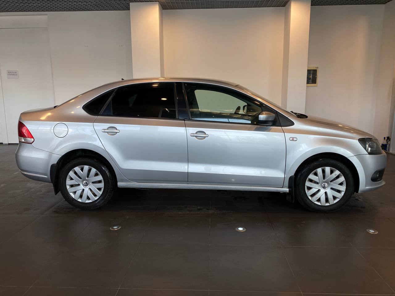 VOLKSWAGEN POLO