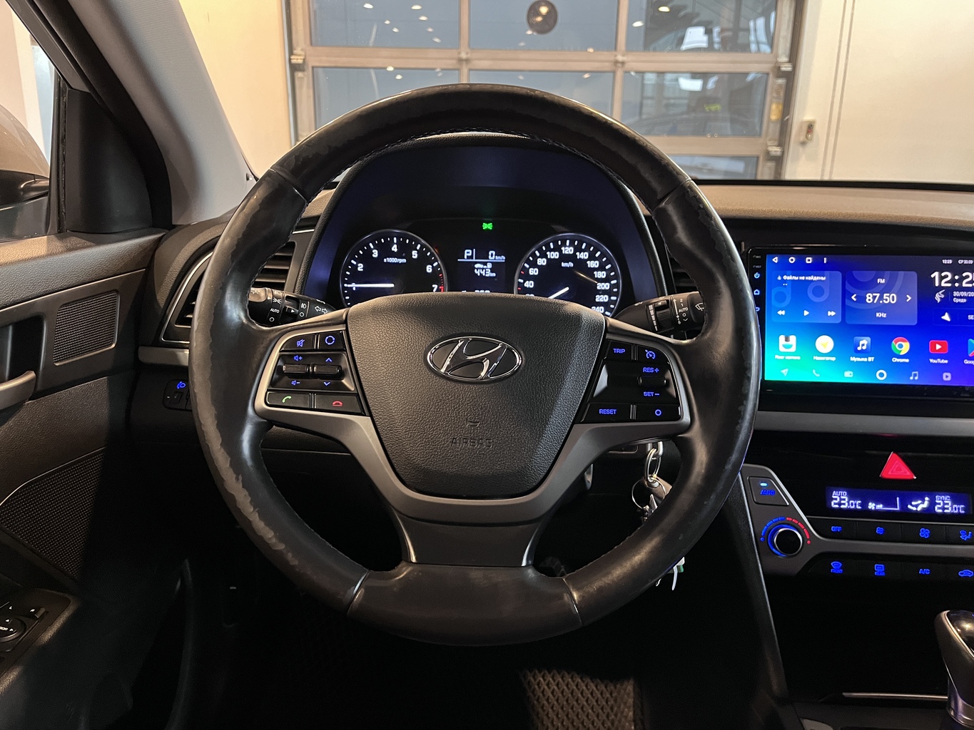 HYUNDAI ELANTRA