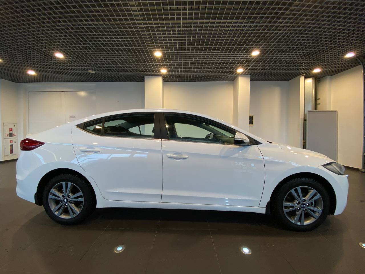 HYUNDAI ELANTRA