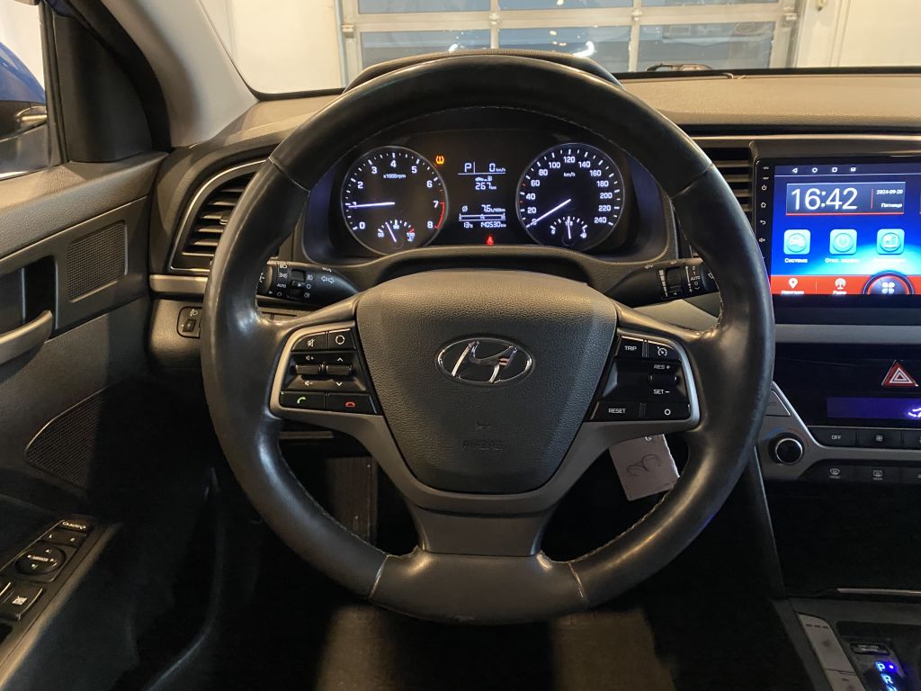 HYUNDAI ELANTRA