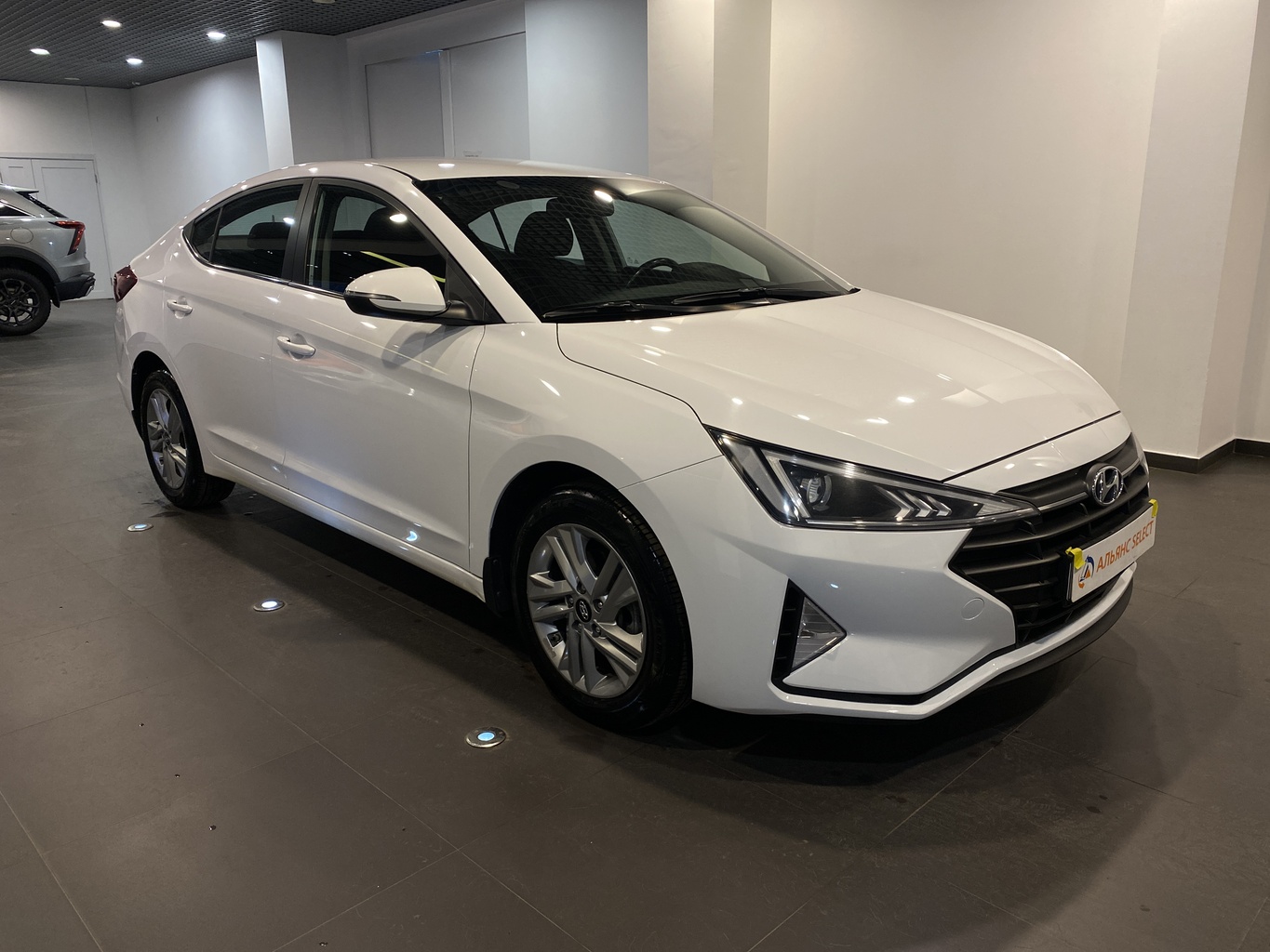 HYUNDAI ELANTRA