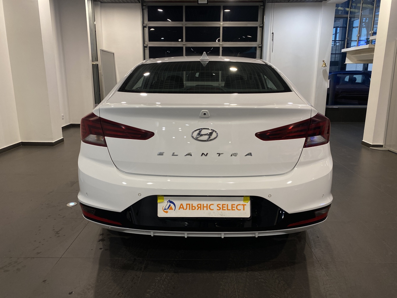 HYUNDAI ELANTRA