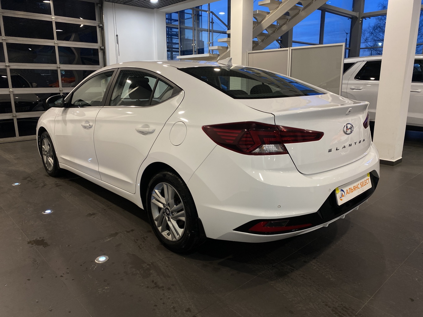 HYUNDAI ELANTRA