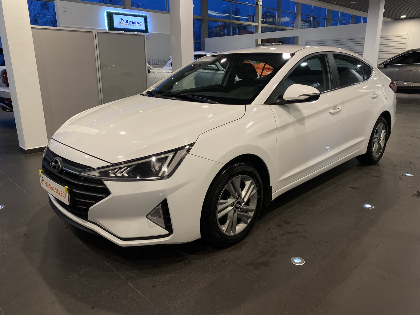 HYUNDAI ELANTRA