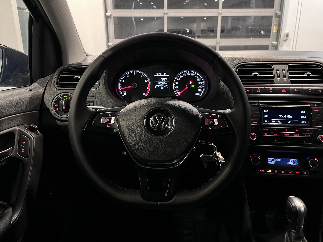 VOLKSWAGEN POLO