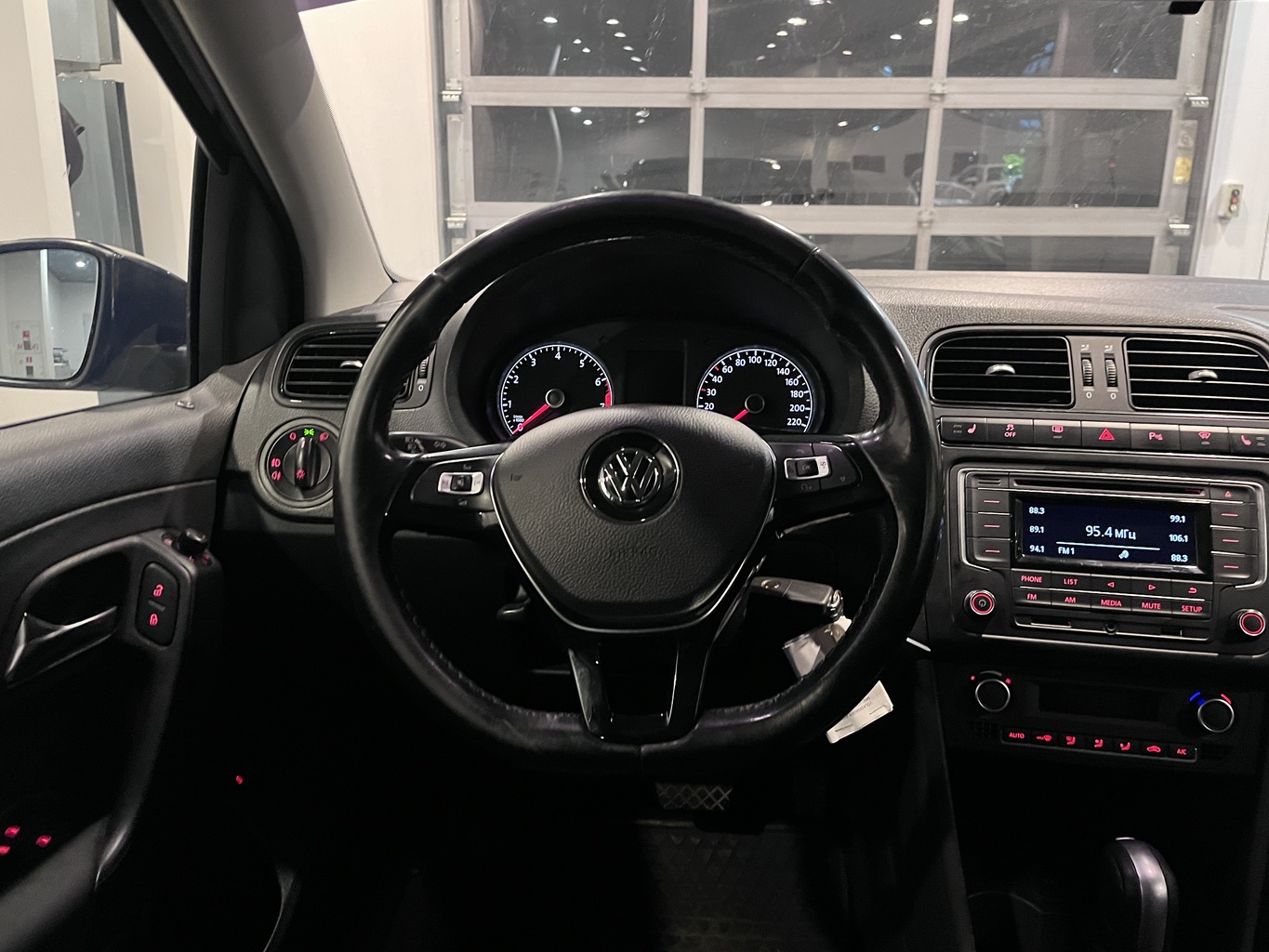 VOLKSWAGEN POLO