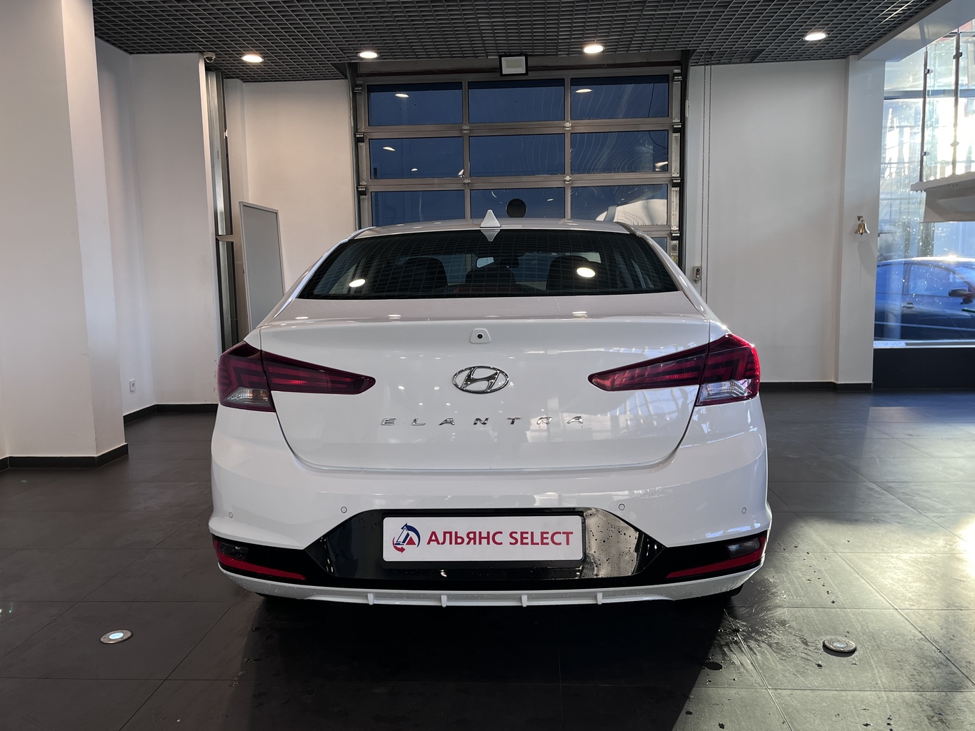 HYUNDAI ELANTRA