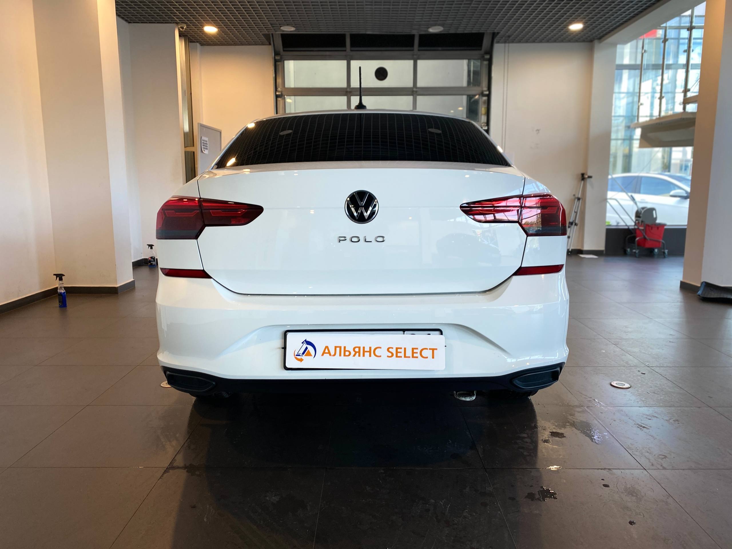 VOLKSWAGEN POLO