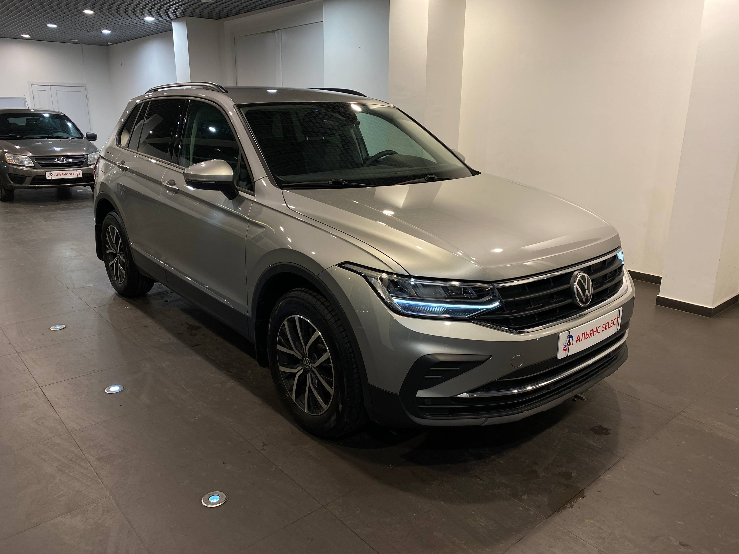 VOLKSWAGEN TIGUAN