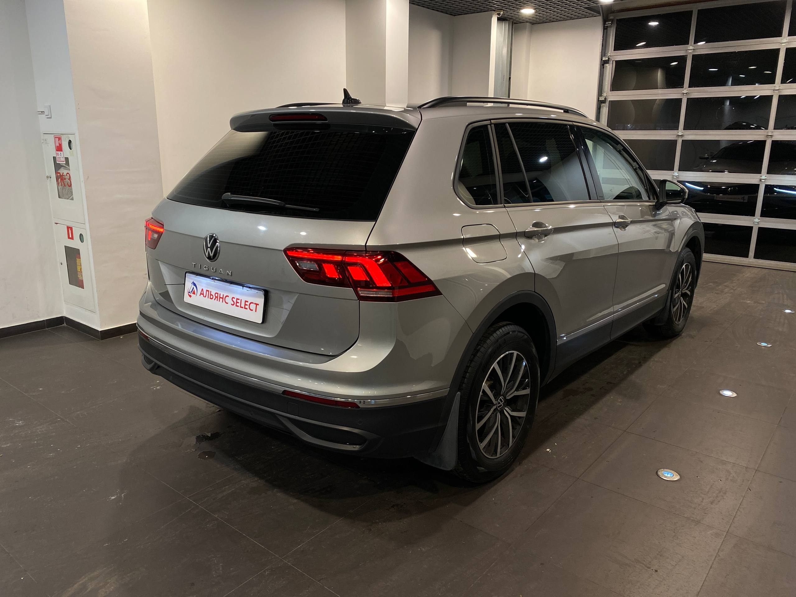 VOLKSWAGEN TIGUAN